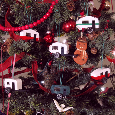 Dan's Custom Christmas Ornament: Tiny Teardrop Camper (LEGO Microbuild)