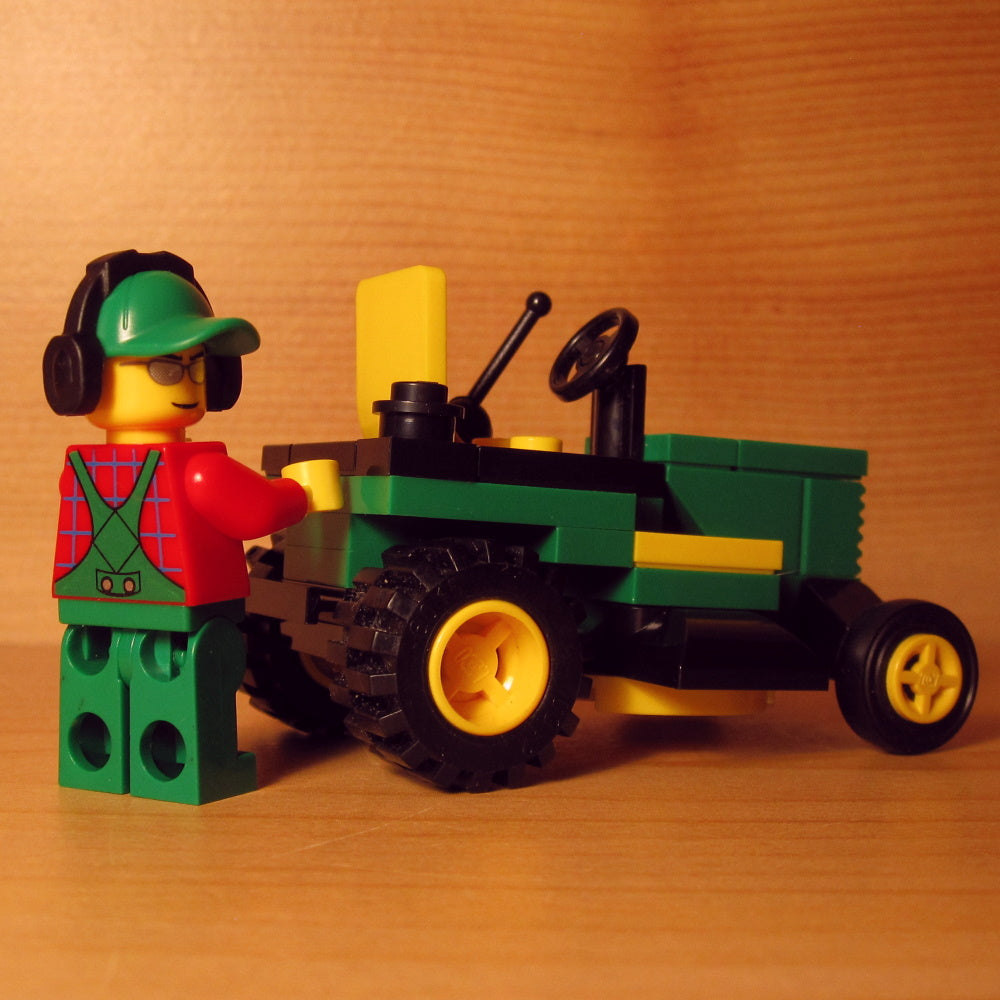 Dan's Custom Riding Mower Green (for your LEGO town) – DADVENTUREDAN